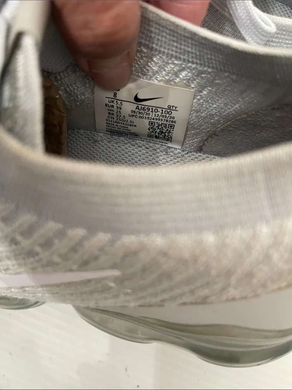 Nike VaporMax Flyknit Low Top - Grey and White